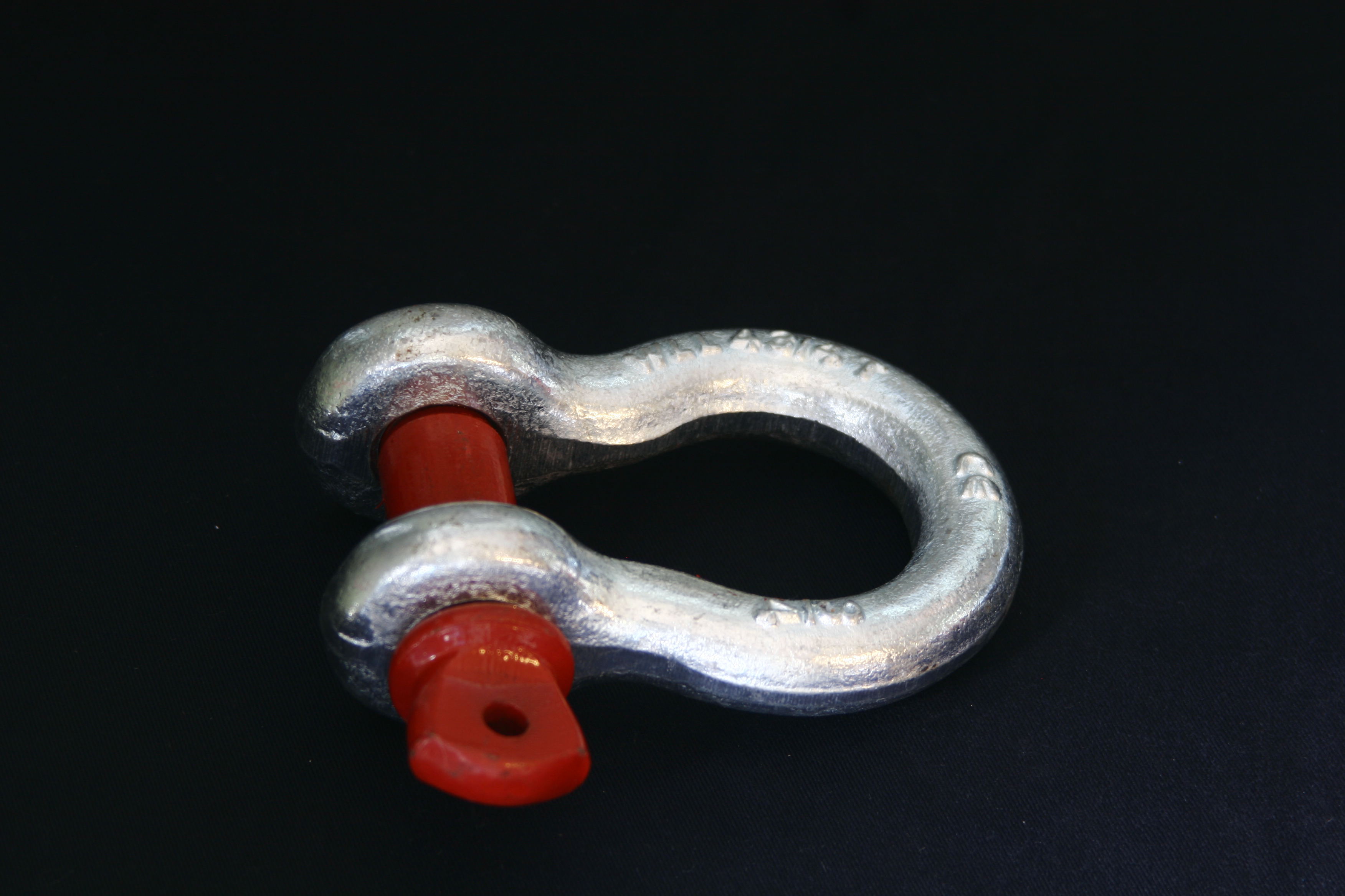 Bow shackle